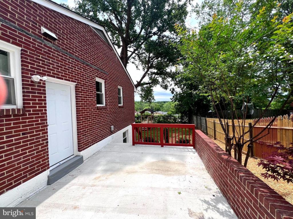 Image 6 of property listing at 8125 MURRAY HILL DR, Fort Washington, MD 20744