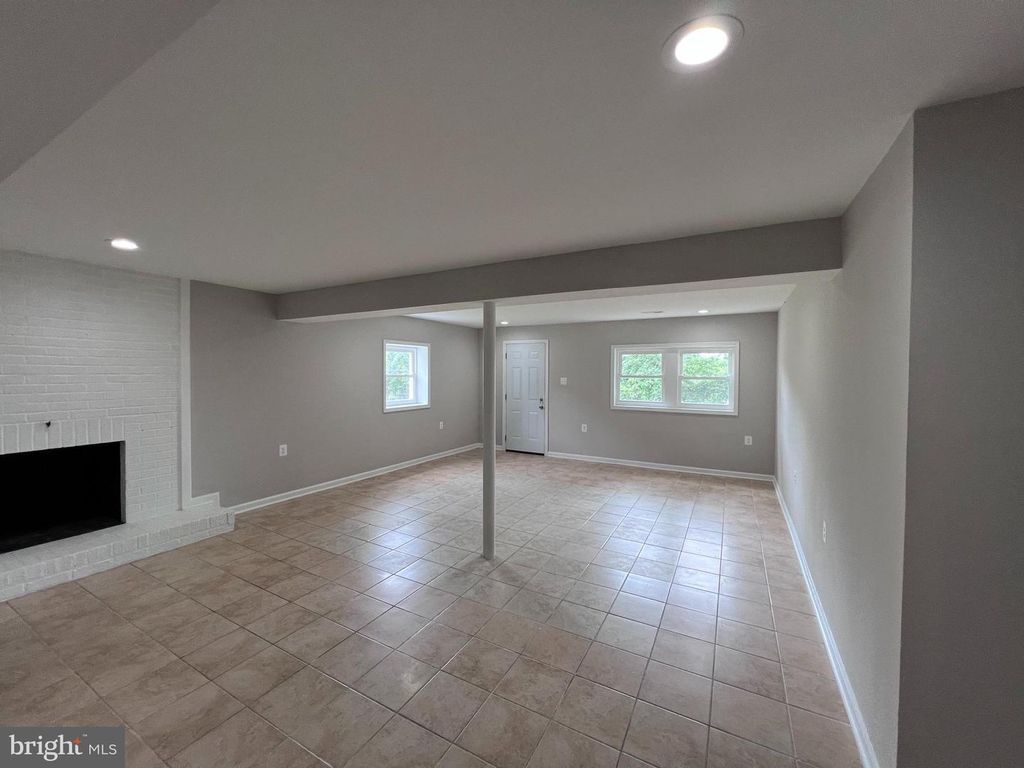 Image 60 of property listing at 8125 MURRAY HILL DR, Fort Washington, MD 20744