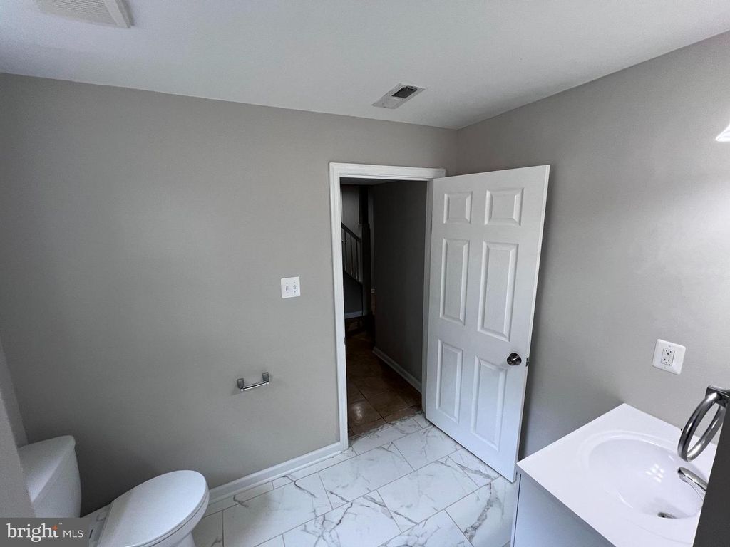 Image 71 of property listing at 8125 MURRAY HILL DR, Fort Washington, MD 20744