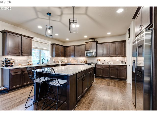 3237 TIMBERLINE Dr, Eugene, OR 97405