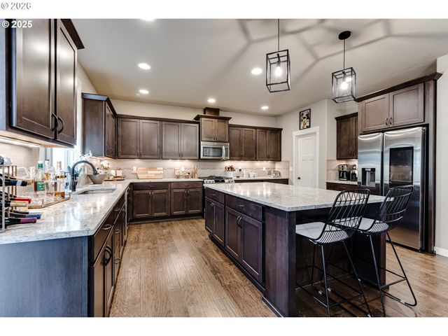 3237 TIMBERLINE Dr, Eugene, OR 97405