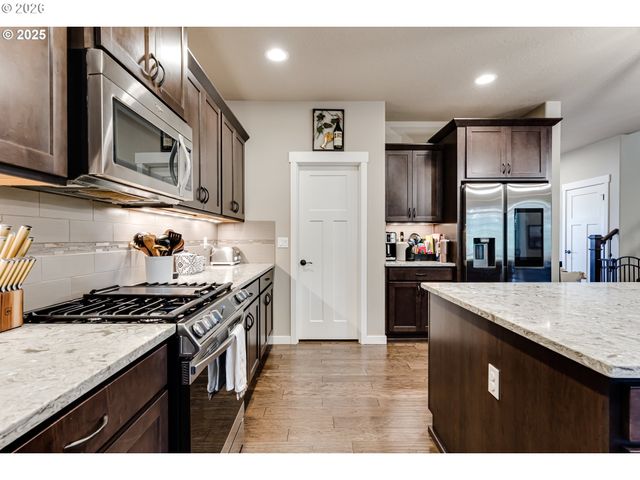 3237 TIMBERLINE Dr, Eugene, OR 97405