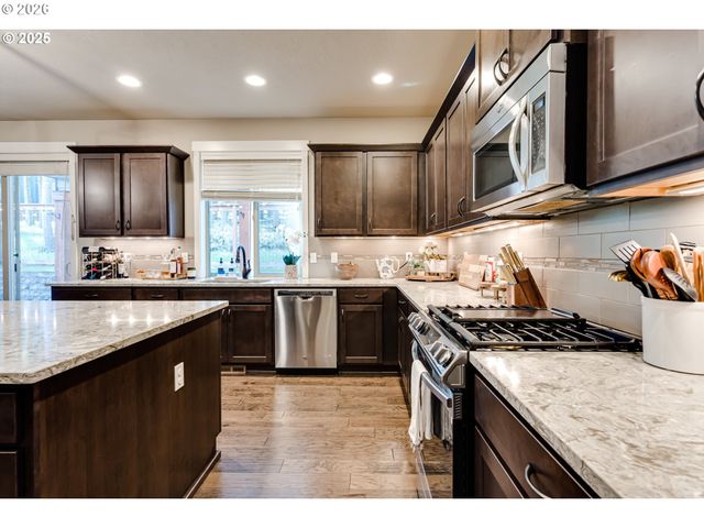 3237 TIMBERLINE Dr, Eugene, OR 97405