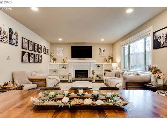 3237 TIMBERLINE Dr, Eugene, OR 97405