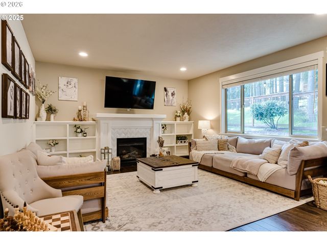 3237 TIMBERLINE Dr, Eugene, OR 97405