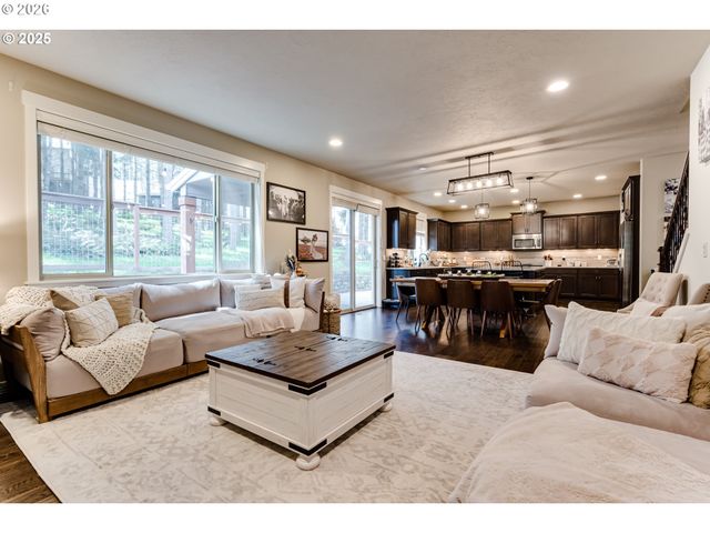 3237 TIMBERLINE Dr, Eugene, OR 97405