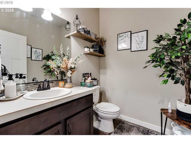 3237 TIMBERLINE Dr, Eugene, OR 97405