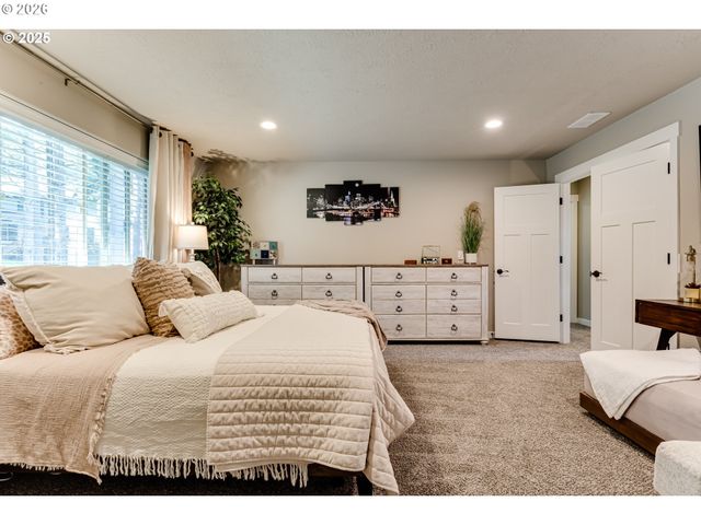 3237 TIMBERLINE Dr, Eugene, OR 97405