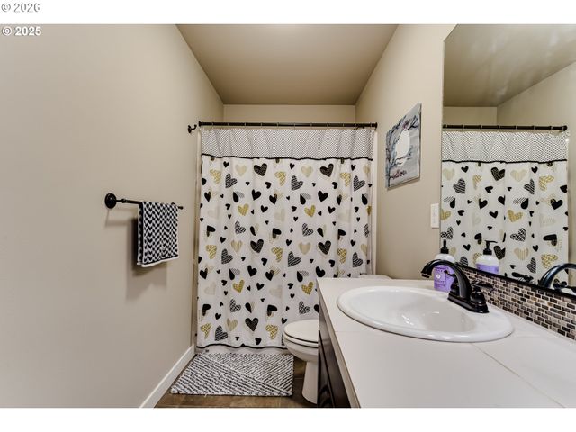 3237 TIMBERLINE Dr, Eugene, OR 97405