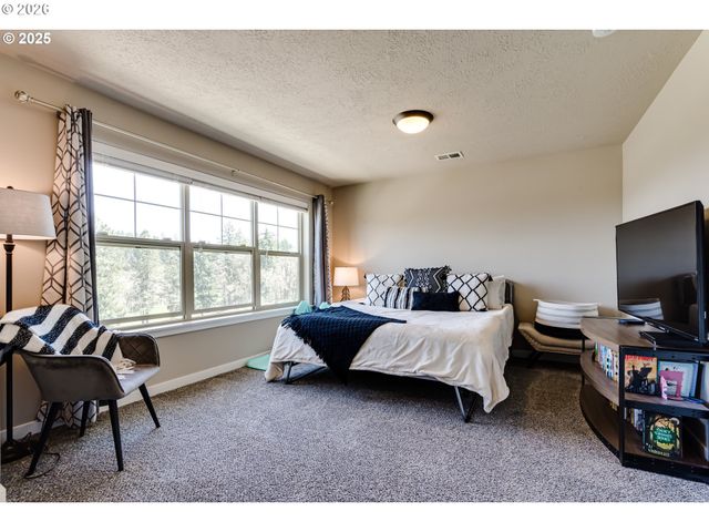 3237 TIMBERLINE Dr, Eugene, OR 97405