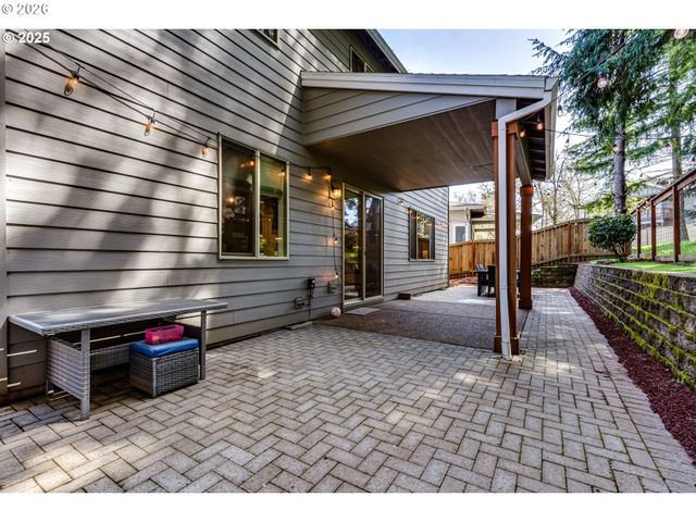 3237 TIMBERLINE Dr, Eugene, OR 97405