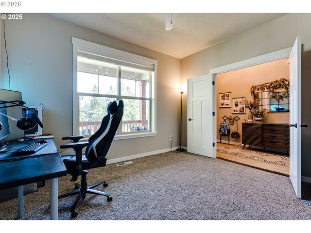 3237 TIMBERLINE Dr, Eugene, OR 97405