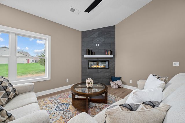 1266 33RD Avenue Circle, Silvis, IL 61282