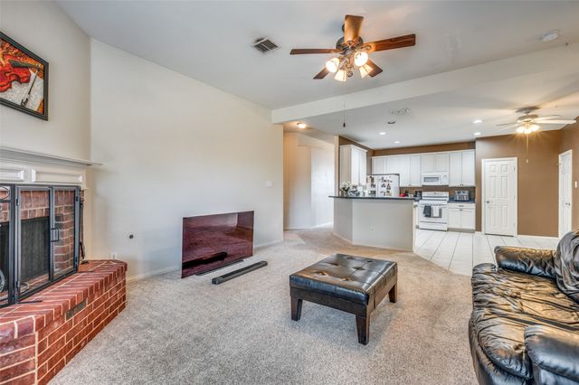 2105 Peacock Lane, Corinth, TX 76210