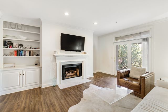 305 Rose Hall, Nashville, TN 37212