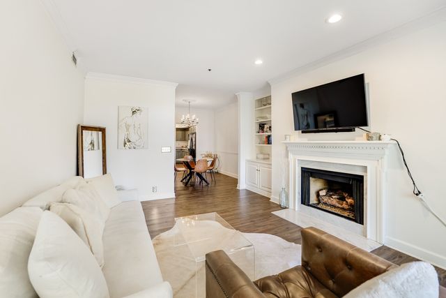 305 Rose Hall, Nashville, TN 37212