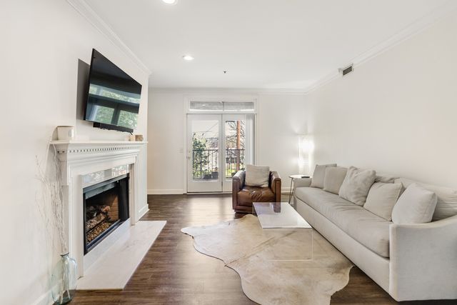 305 Rose Hall, Nashville, TN 37212