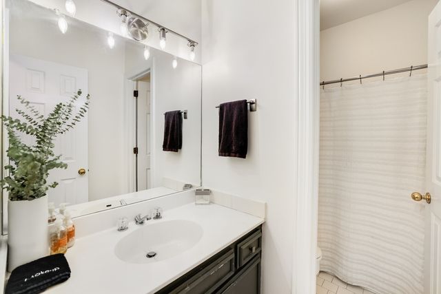 305 Rose Hall, Nashville, TN 37212