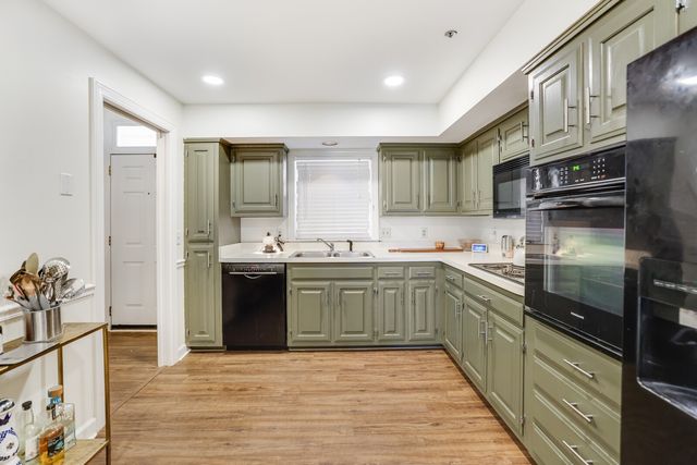 305 Rose Hall, Nashville, TN 37212