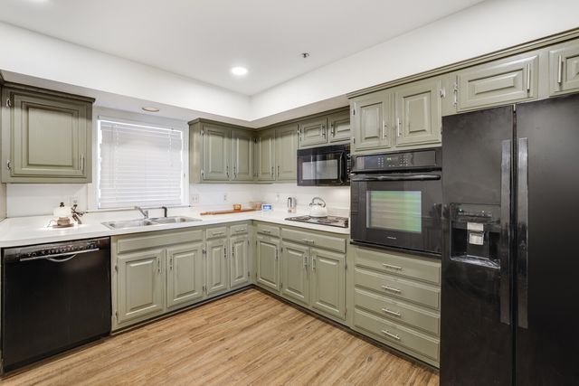 305 Rose Hall, Nashville, TN 37212