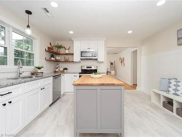 327 Hillcrest Drive, Advance, NC 27006