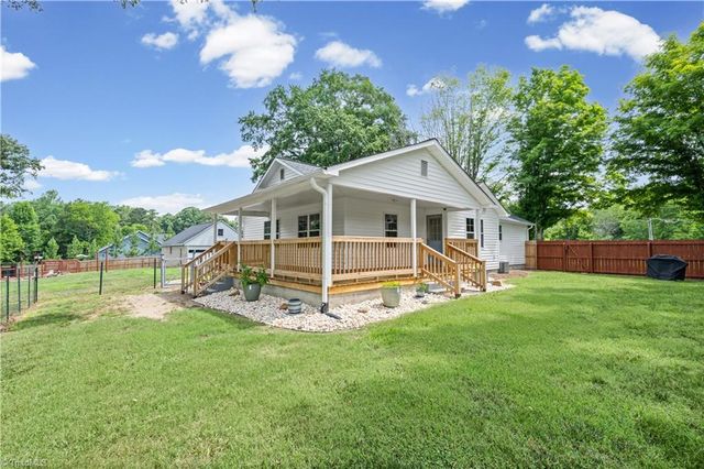 327 Hillcrest Drive, Advance, NC 27006
