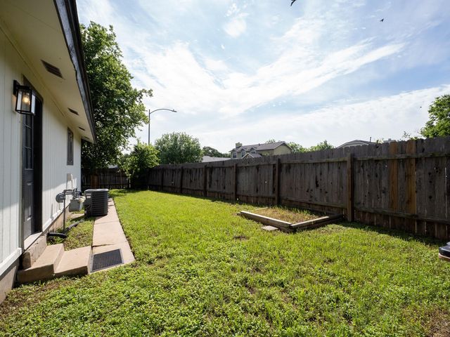 11409 Ptarmigan DR A, Austin, TX 78758