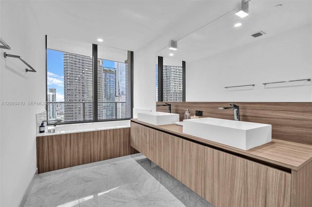 1000 Brickell Plaza 3112, Miami, FL 33131