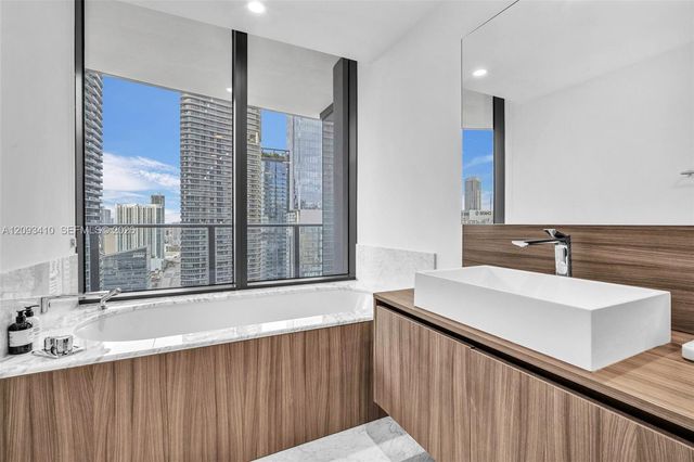 1000 Brickell Plaza 3112, Miami, FL 33131