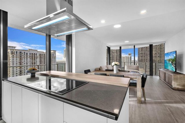 1000 Brickell Plaza 3112, Miami, FL 33131
