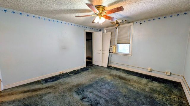 452 WESTMONT DR, Darby, PA 19023