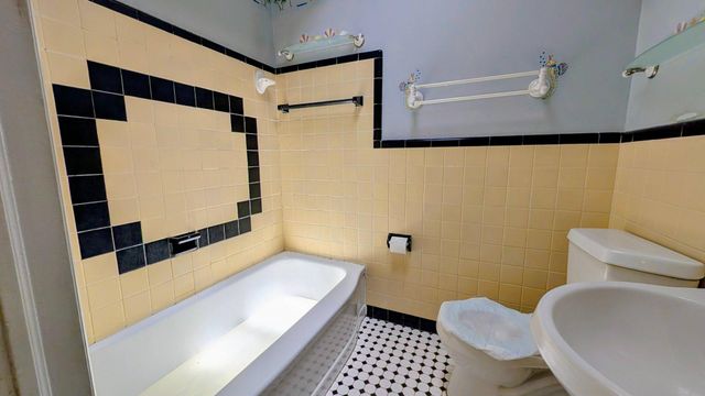 452 WESTMONT DR, Darby, PA 19023