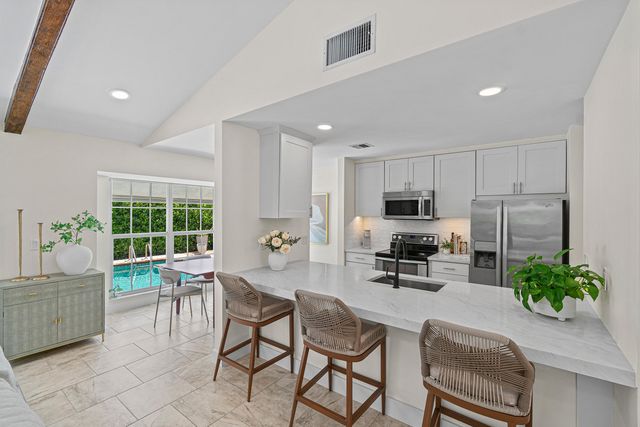 1401 Hummingbird Drive, Delray Beach, FL 33444