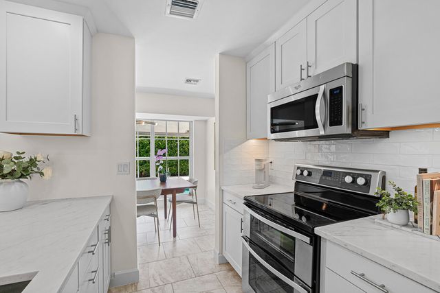 1401 Hummingbird Drive, Delray Beach, FL 33444