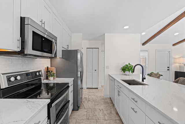 1401 Hummingbird Drive, Delray Beach, FL 33444