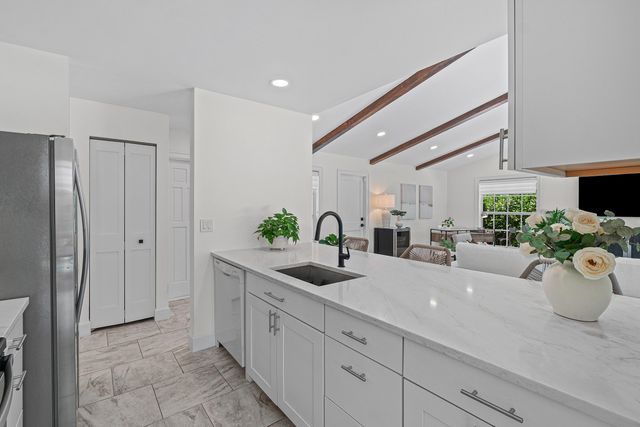 1401 Hummingbird Drive, Delray Beach, FL 33444