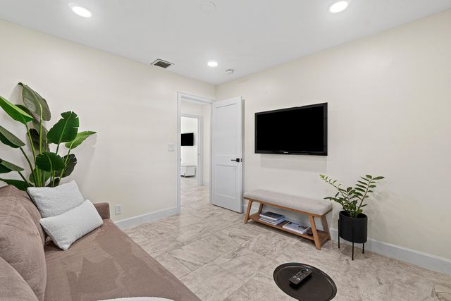 1401 Hummingbird Drive, Delray Beach, FL 33444