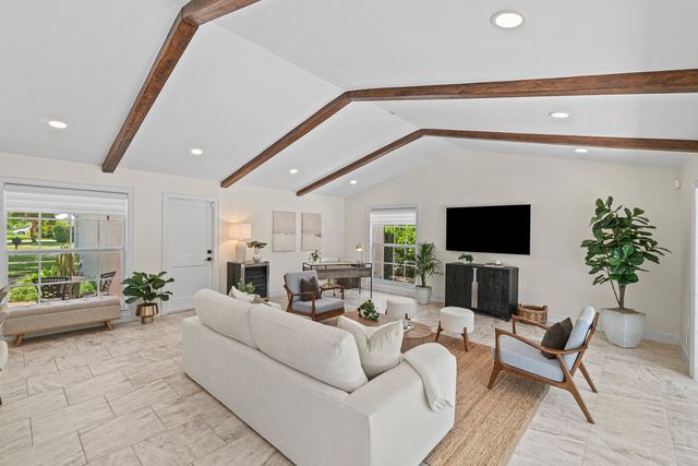 1401 Hummingbird Drive, Delray Beach, FL 33444