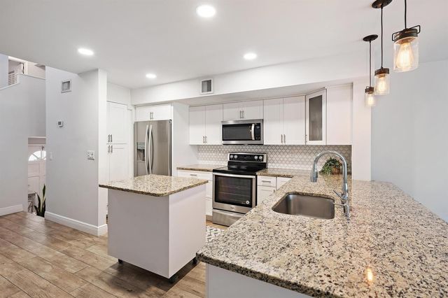 388 Golfview Road H, North Palm Beach, FL 33408