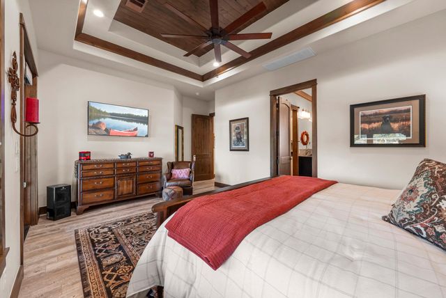 901 Crown LN, Burnet, TX 78611
