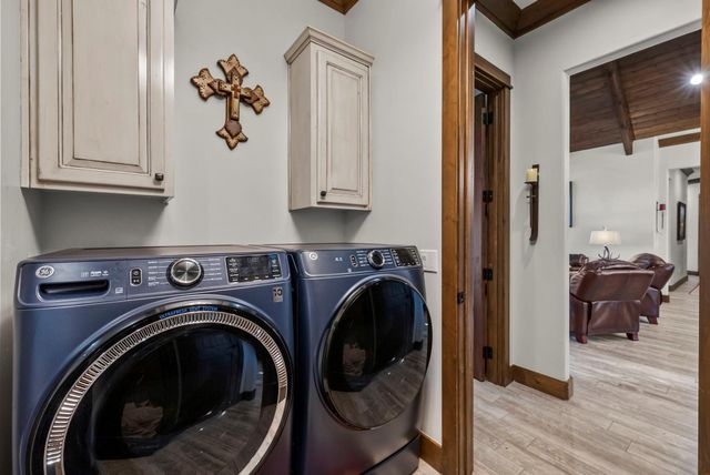 901 Crown LN, Burnet, TX 78611