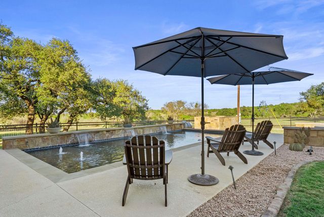 901 Crown LN, Burnet, TX 78611