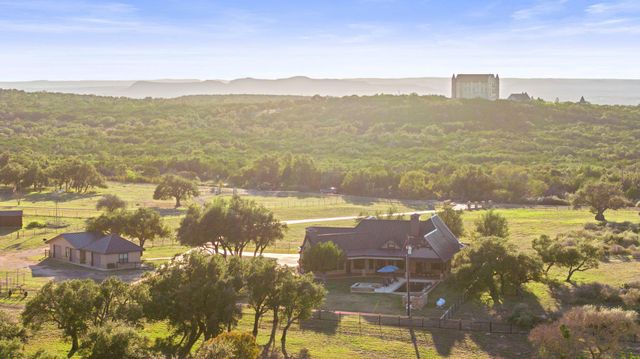 901 Crown LN, Burnet, TX 78611