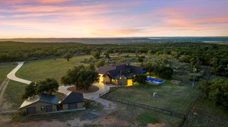 901 Crown LN, Burnet, TX 78611