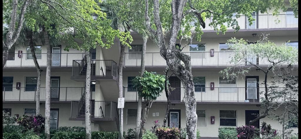 3301 NW 47th Terrace 316, Lauderdale Lakes, FL 33319