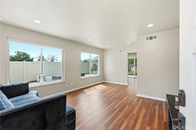 27445 Onlee, Saugus, CA 91350