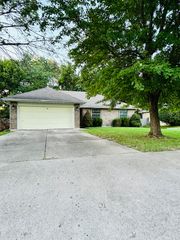 3233 West Primrose Street, Springfield, MO 65807