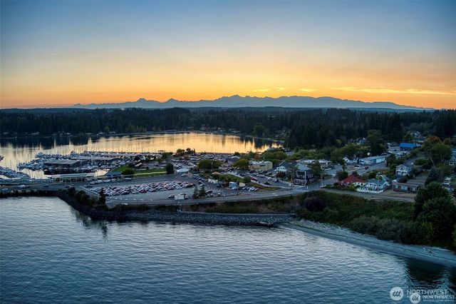 24115 Madura Drive NE, Kingston, WA 98346