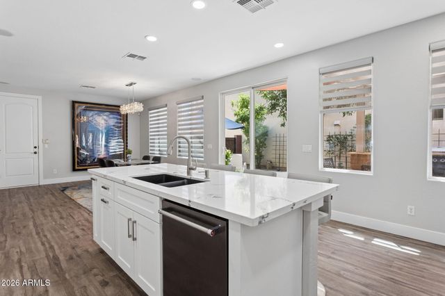 2925 N 48TH Street, Phoenix, AZ 85018