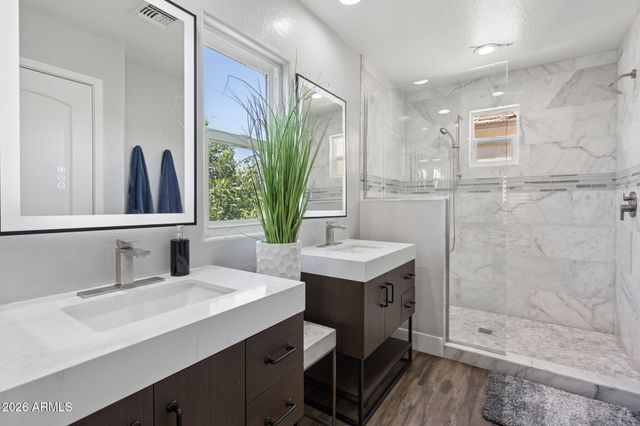 2925 N 48TH Street, Phoenix, AZ 85018